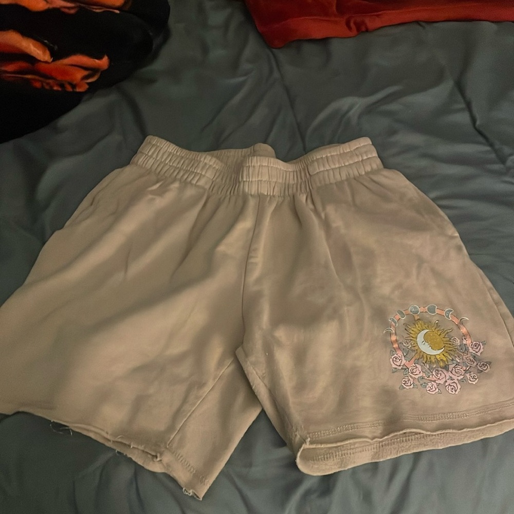 They don’t fit me. Very comfortable shorts only worn 3 times.